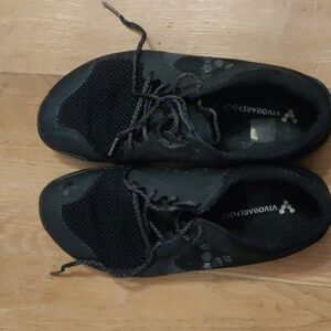Vivobarefoot Primus Lite 37L US 6
